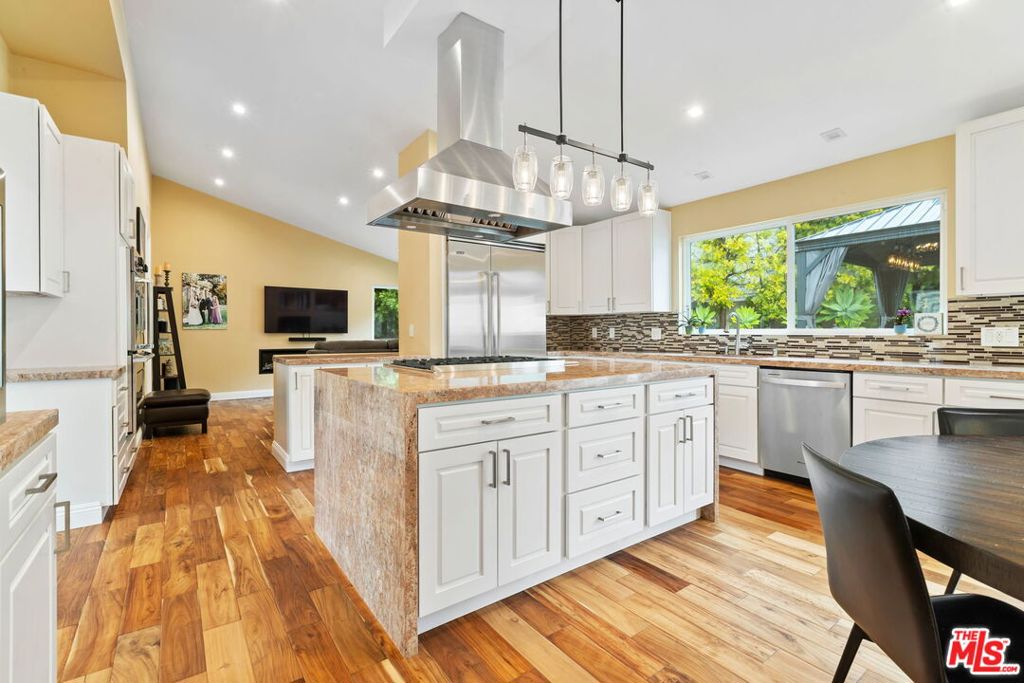 MLS #25497553 image #21