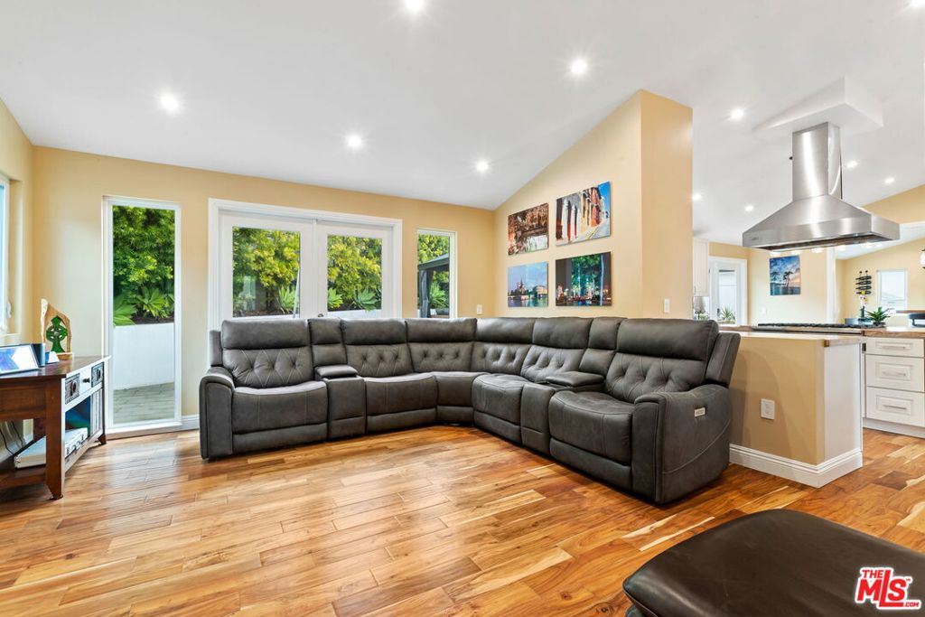 MLS #25497553 image #24