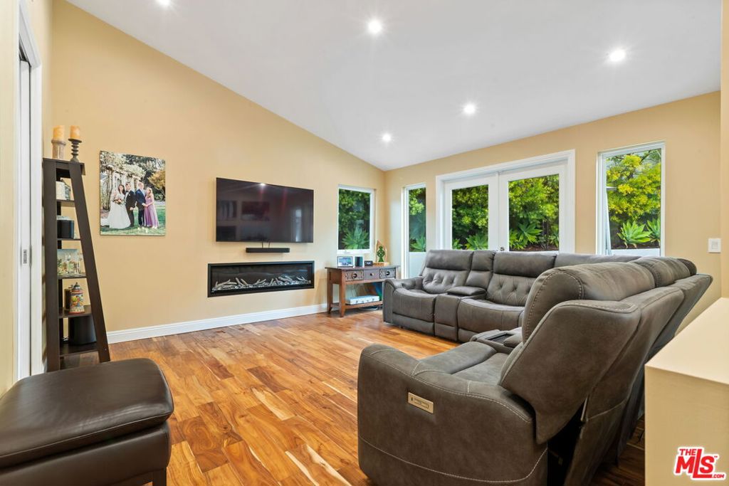 MLS #25497553 image #27