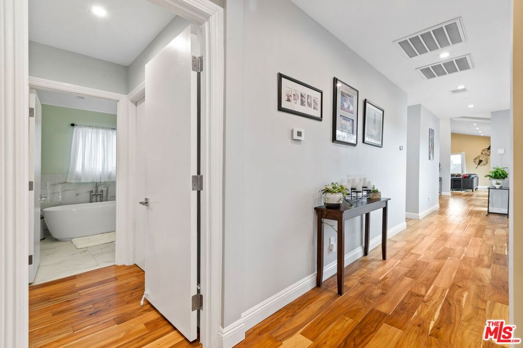 MLS #25497553 image #30