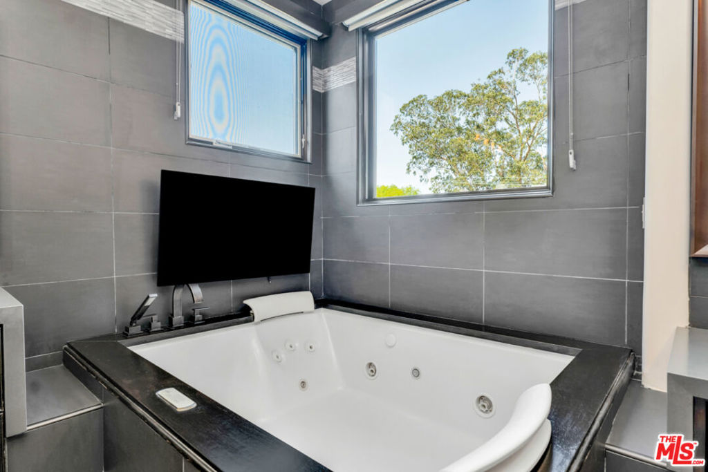 MLS #25526051 image #21