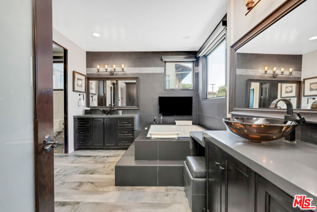 MLS #25526051 image #29