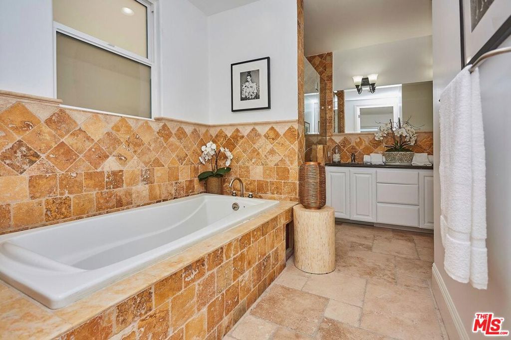 MLS #25541931 image #19