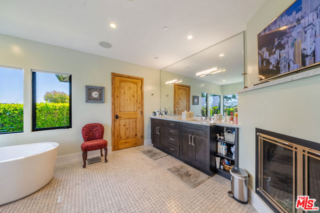 MLS #25562753 image #24