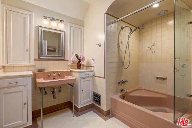 MLS #25570833 image #17