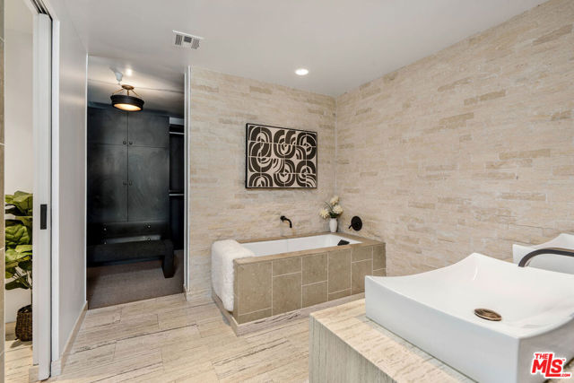 MLS #25573551 image #22