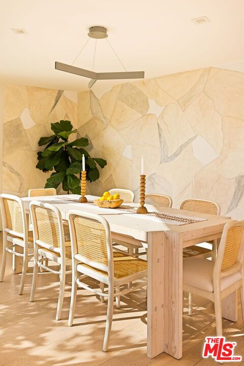 MLS #25575403 image #9