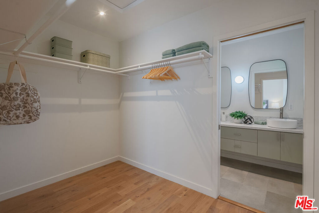 MLS #25575447 image #22