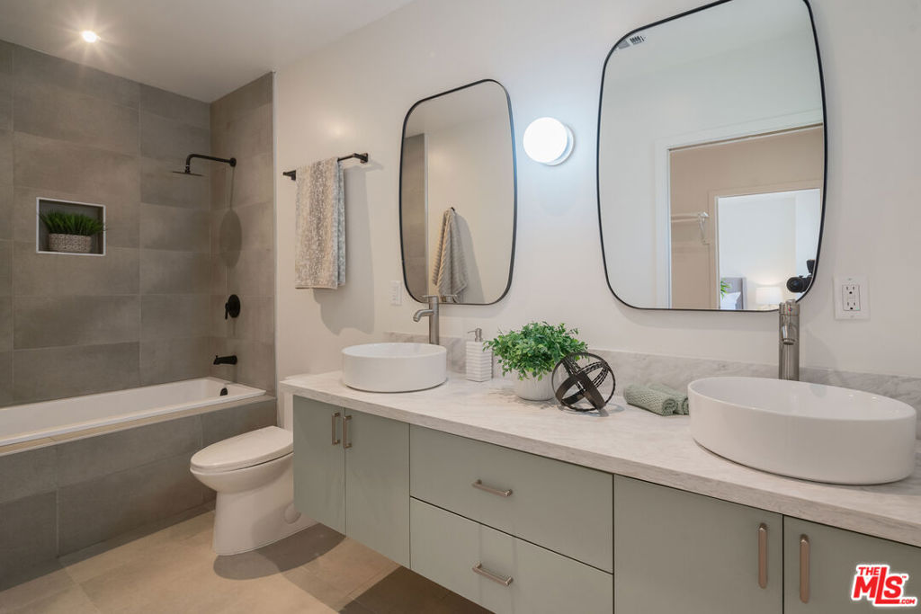 MLS #25575447 image #23