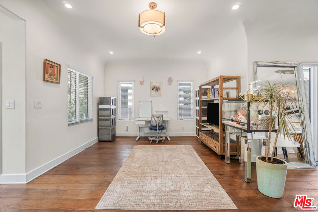 MLS #25575775 image #2