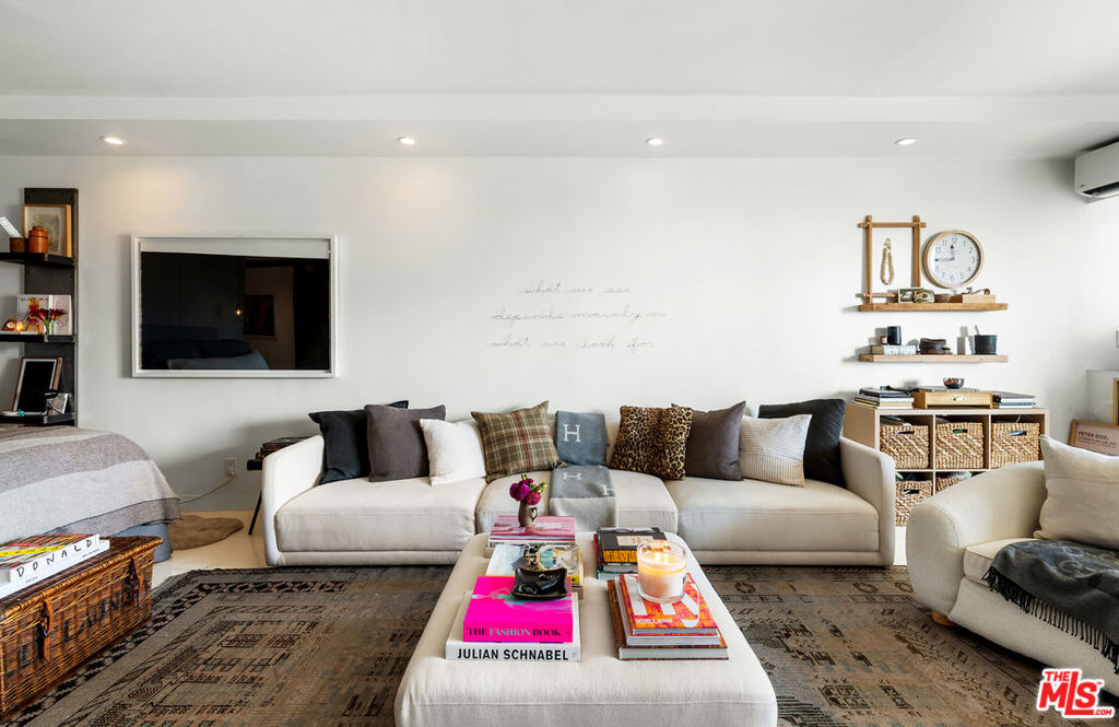 MLS #25576935 image #2