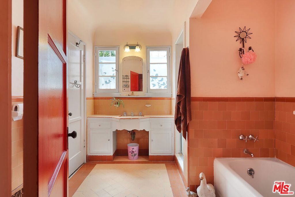 MLS #25582963 image #23