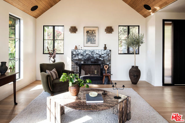 MLS #25585443 image #5