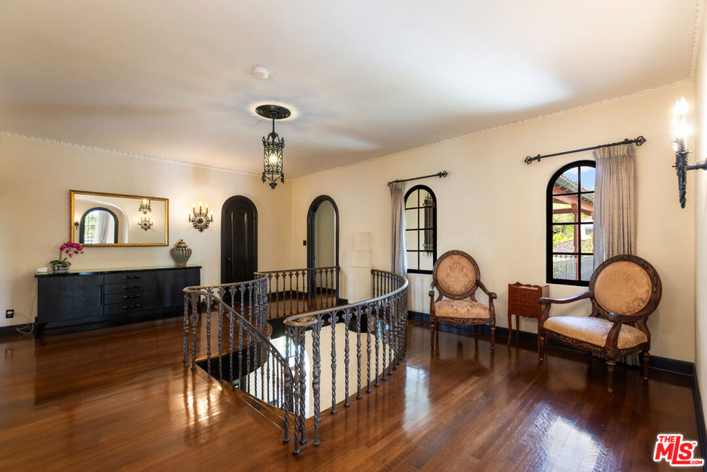 MLS #25586147 image #19