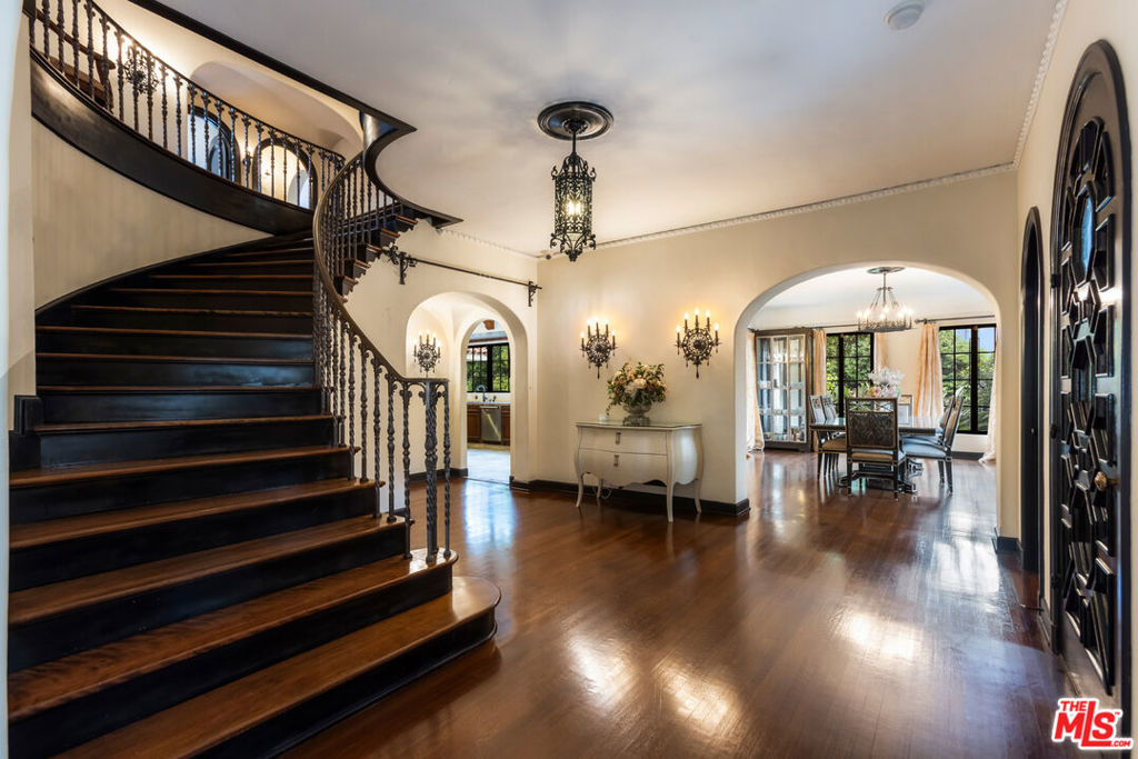 MLS #25586147 image #2