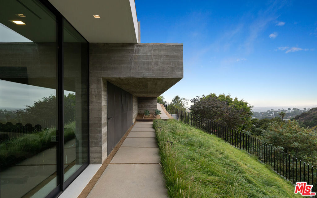 MLS #25586149 img 23