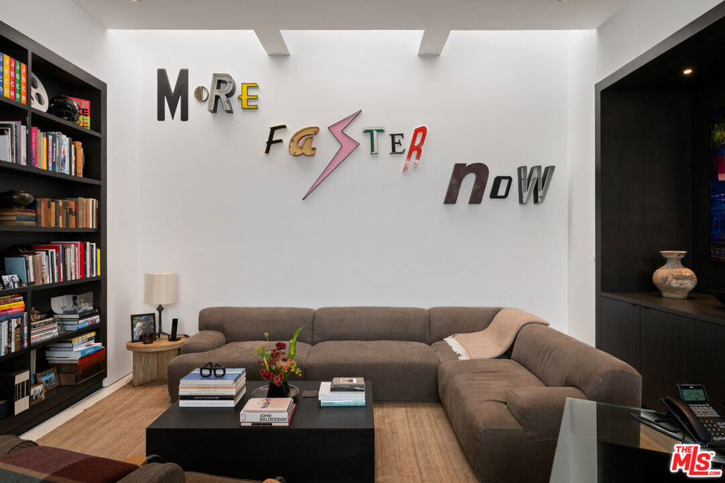 MLS #25586149 img 24