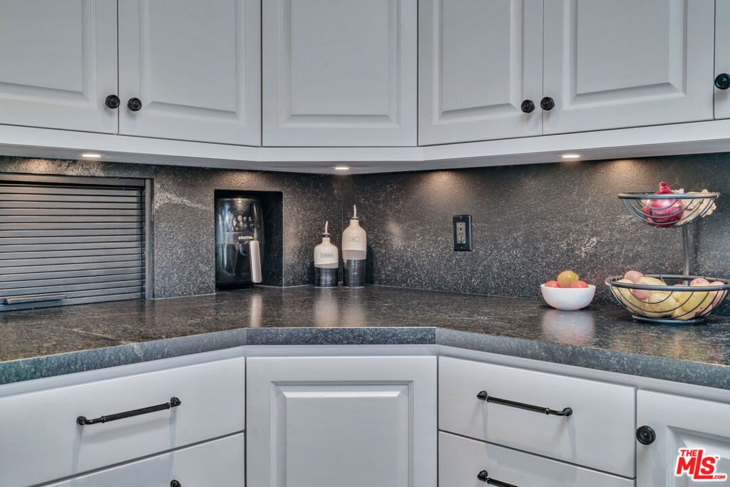 MLS #25586219 image #24