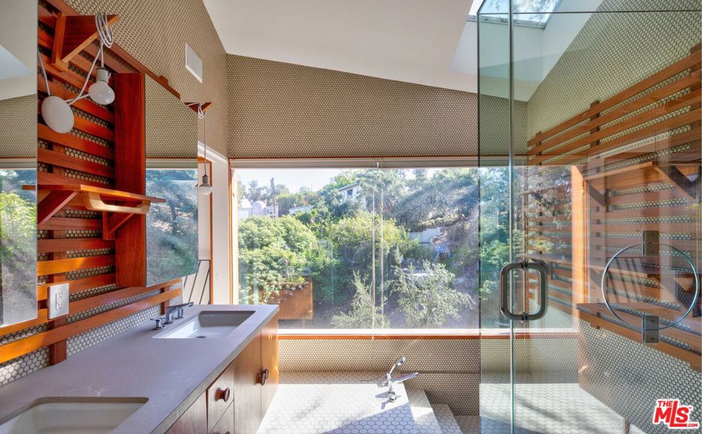 MLS #25588171 image #18