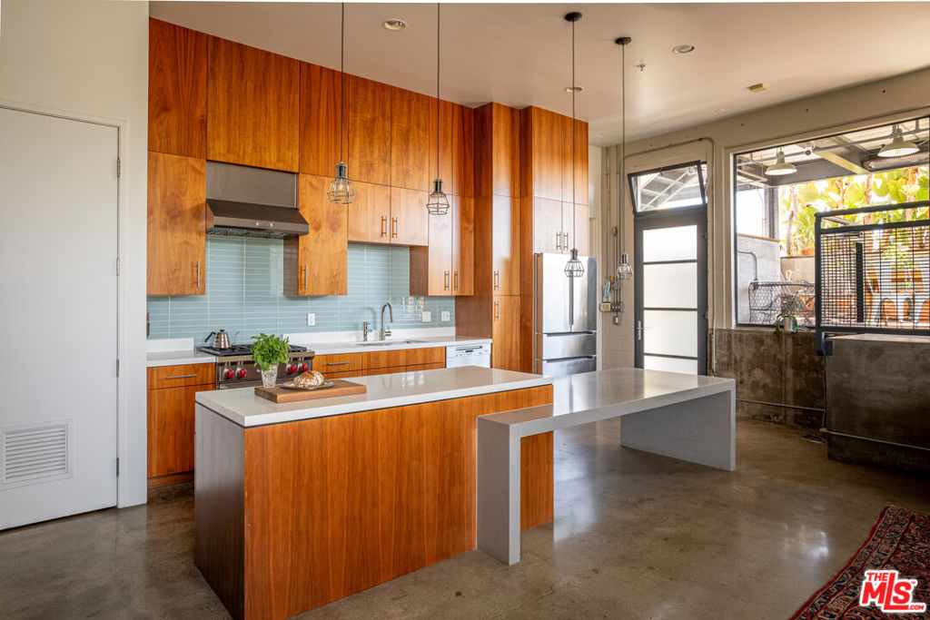 MLS #25588935 image #1