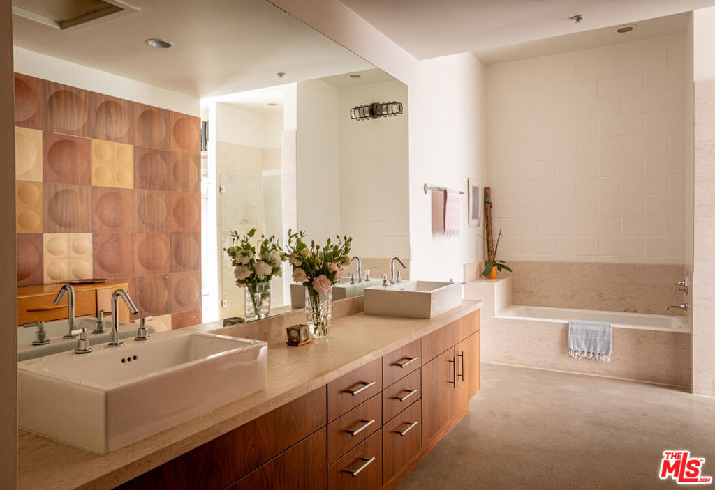 MLS #25588935 image #10