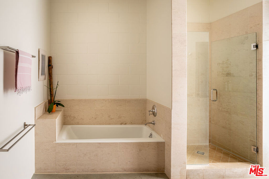 MLS #25588935 image #11