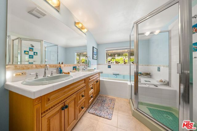 MLS #25589275 image #19