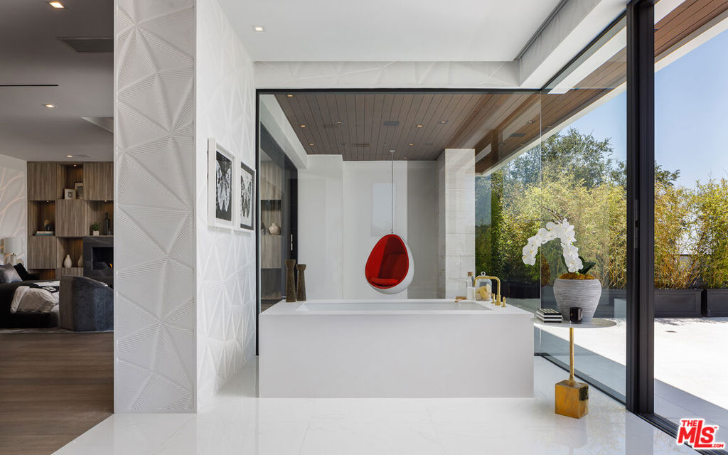 MLS #25589509 image #16