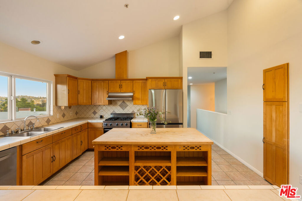 MLS #25592507 image #12