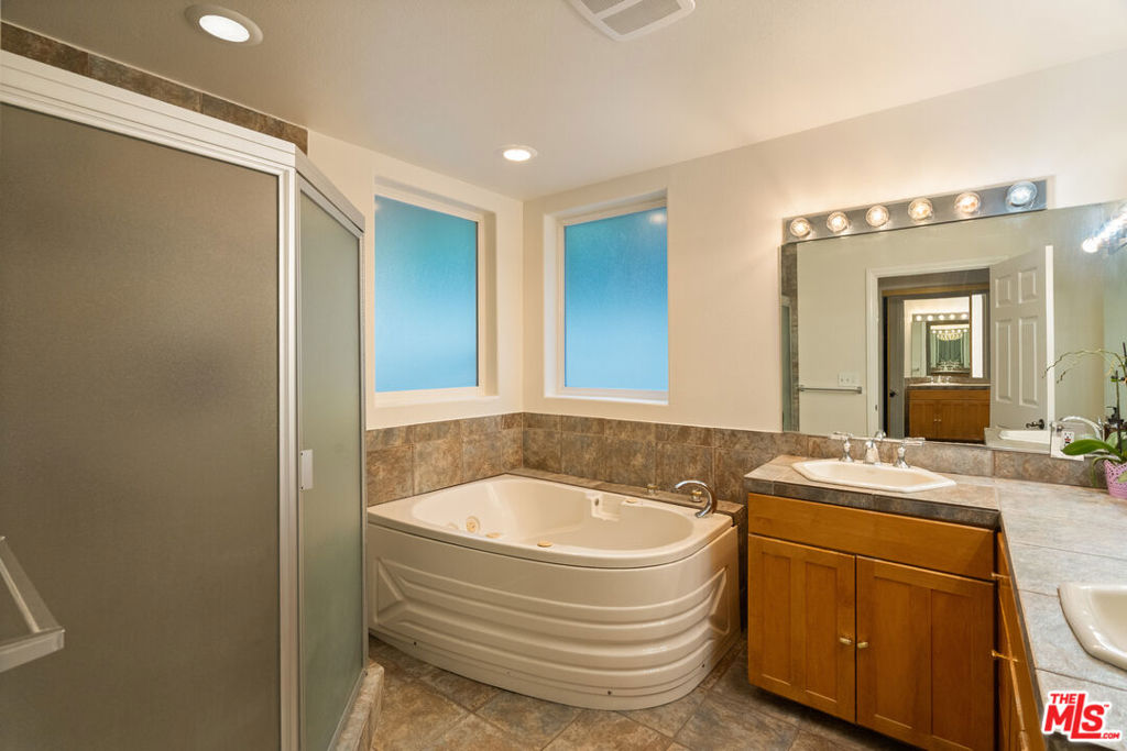 MLS #25592507 image #19