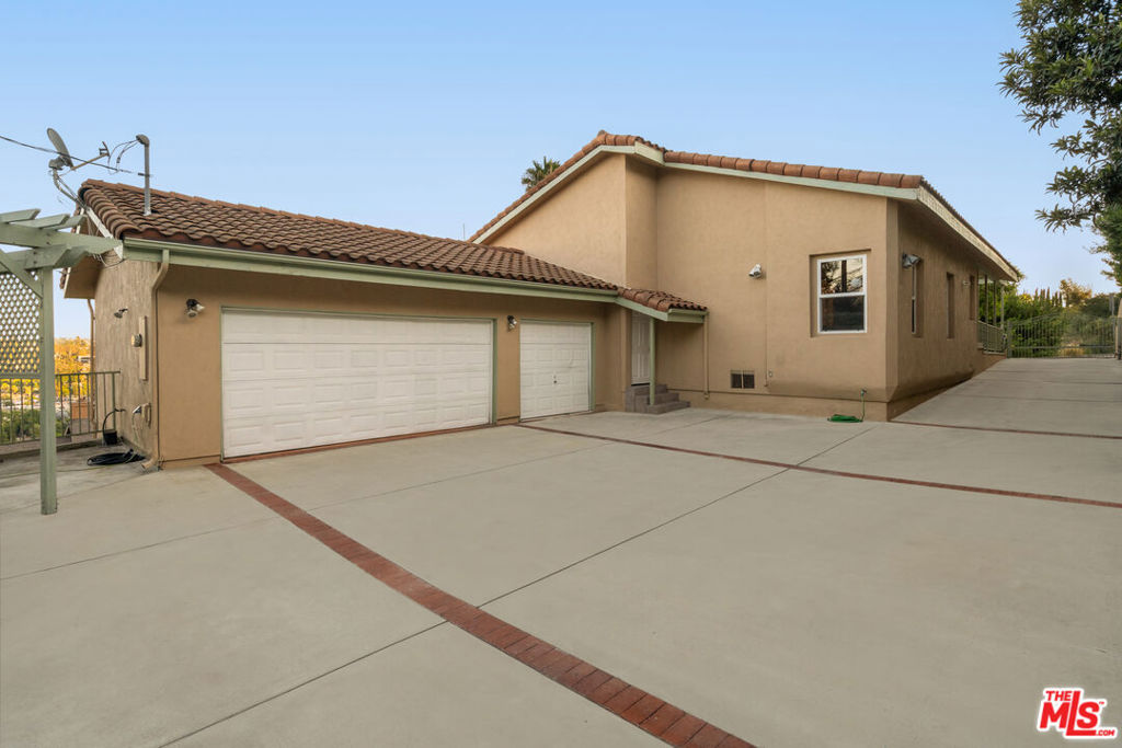 MLS #25592507 image #33