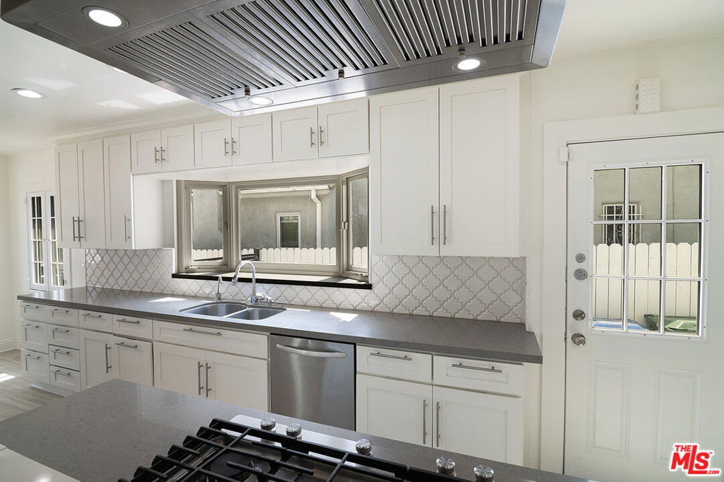 MLS #25592691 img 11