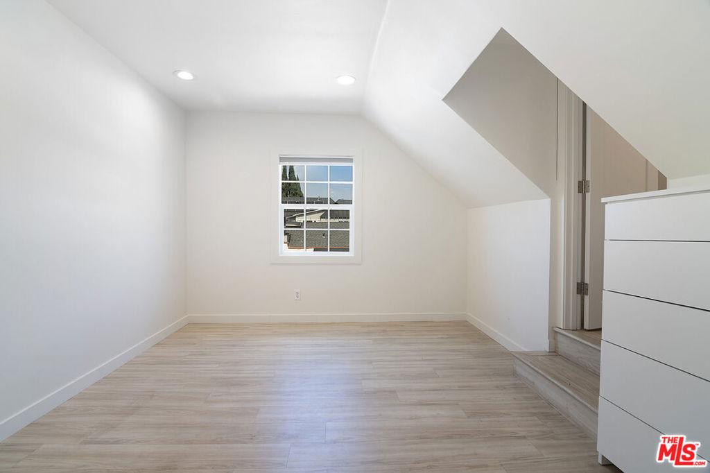 MLS #25592691 img 23