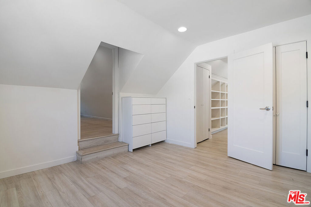 MLS #25592691 img 24