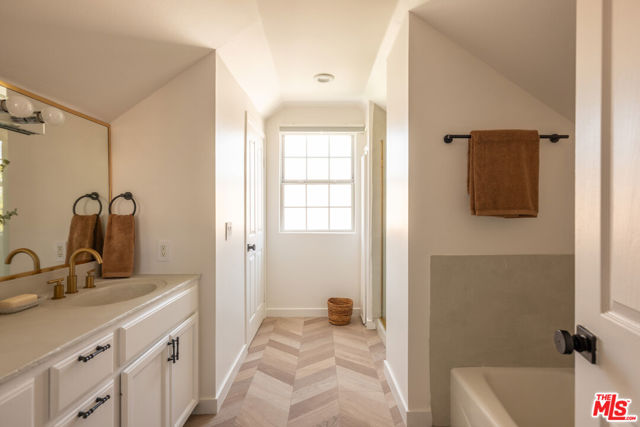 MLS #25593201 image #24