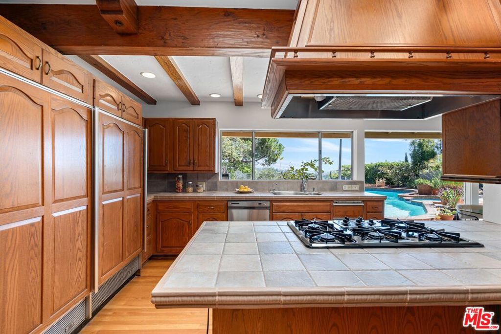 MLS #25595417 image #16