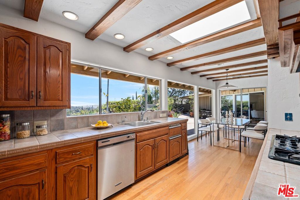 MLS #25595417 image #18