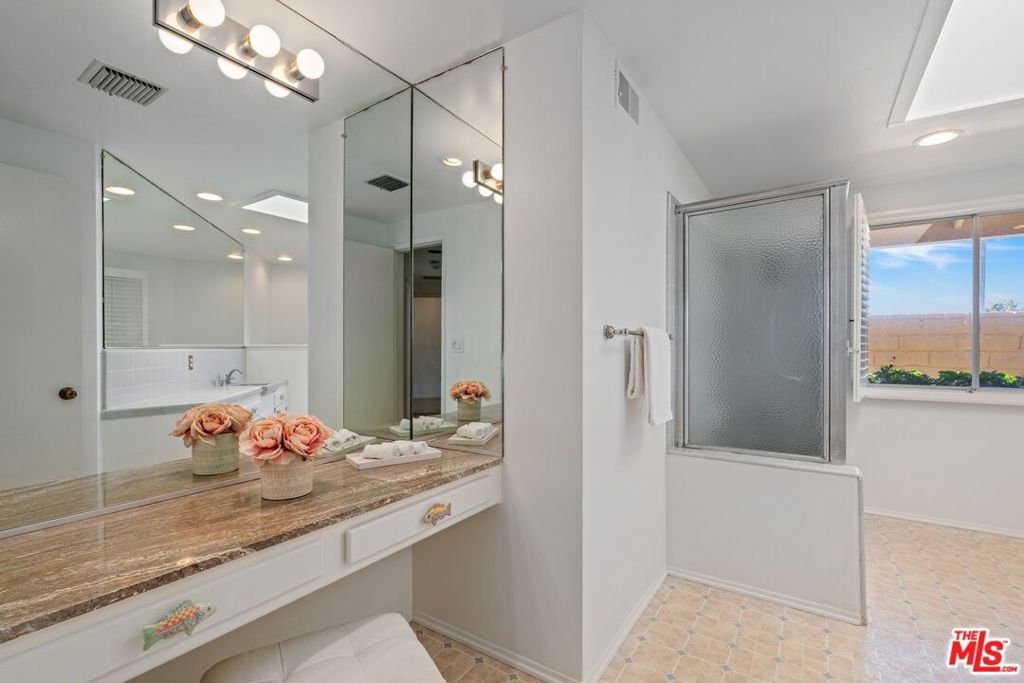 MLS #25595417 image #19