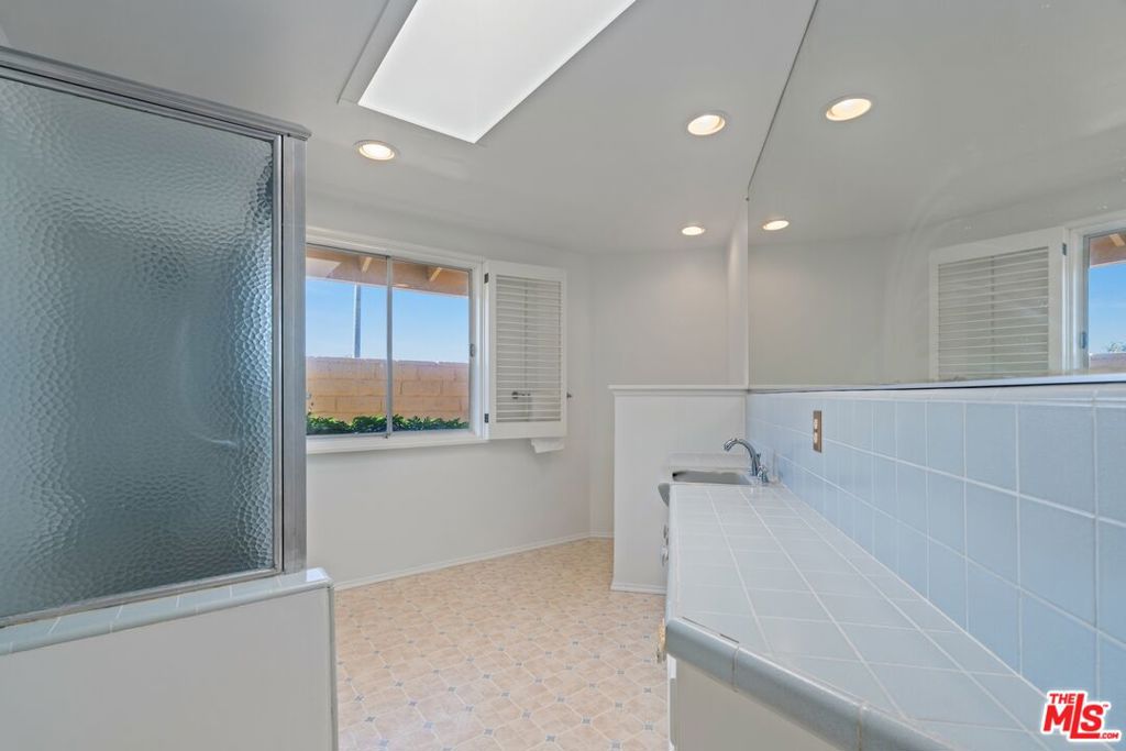 MLS #25595417 image #20