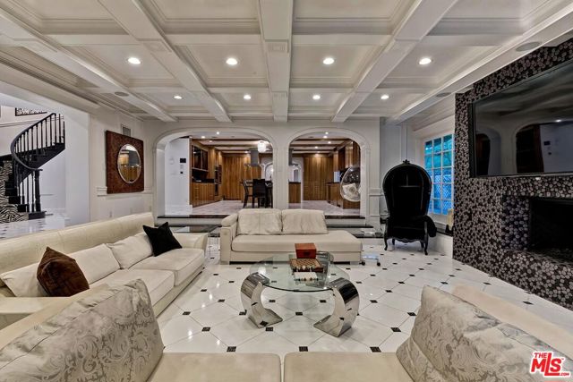 MLS #25595603 image #16