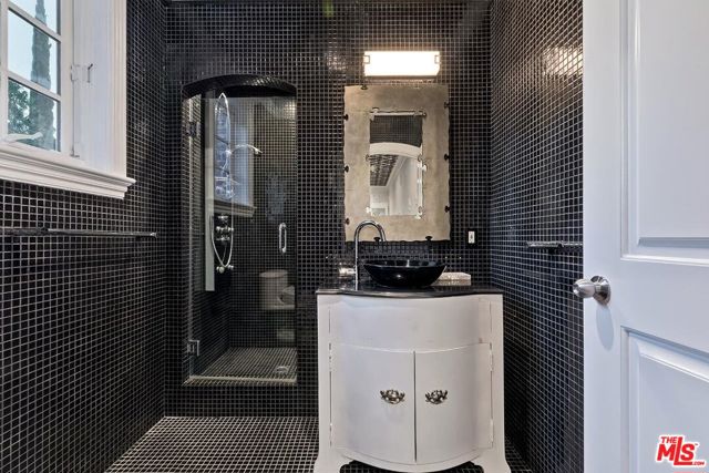 MLS #25595603 image #41