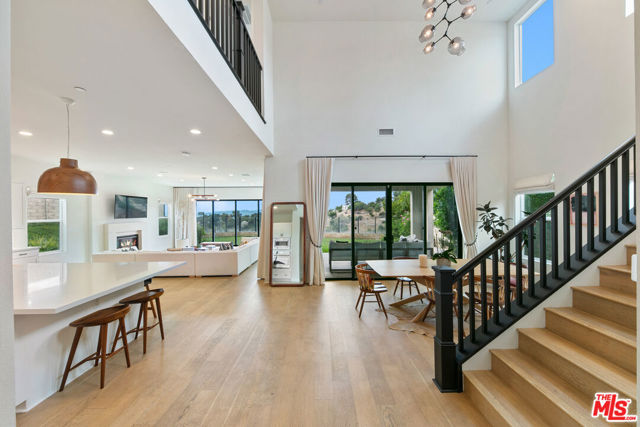 MLS #25595619 image #2