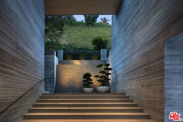 MLS #25595755 image #2