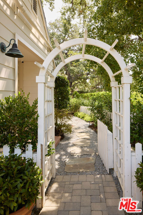 MLS #25595829 image #20