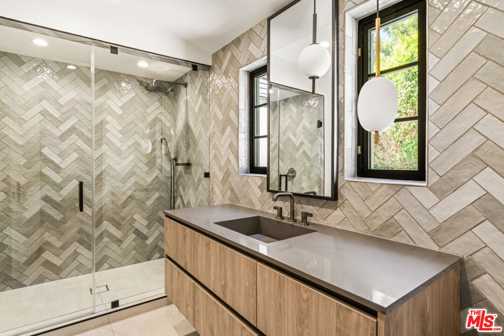 MLS #25595877 image #24