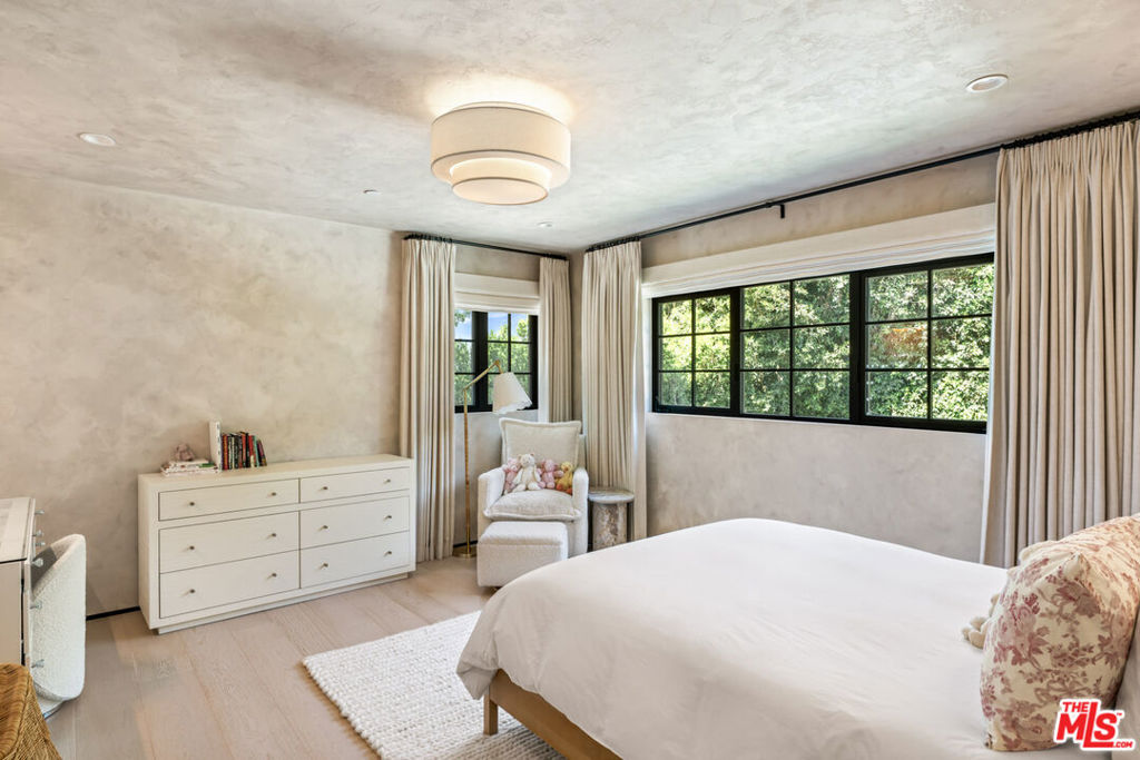 MLS #25595877 image #26