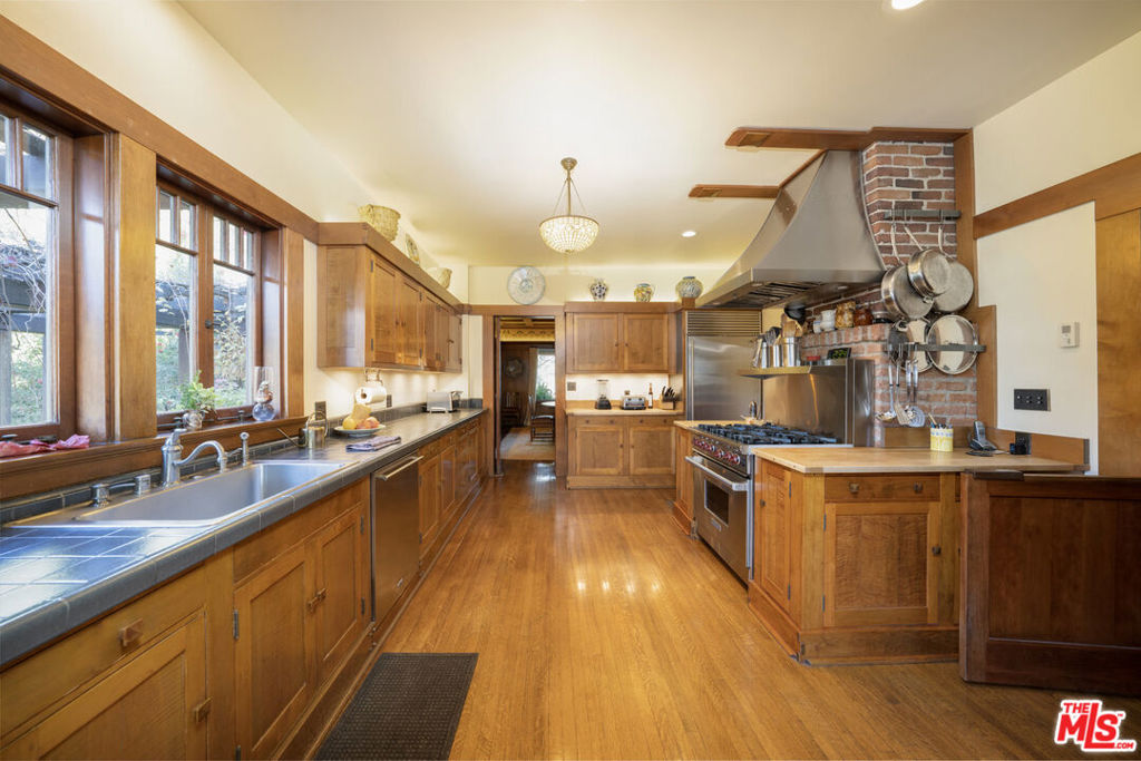 MLS #25596063 image #16