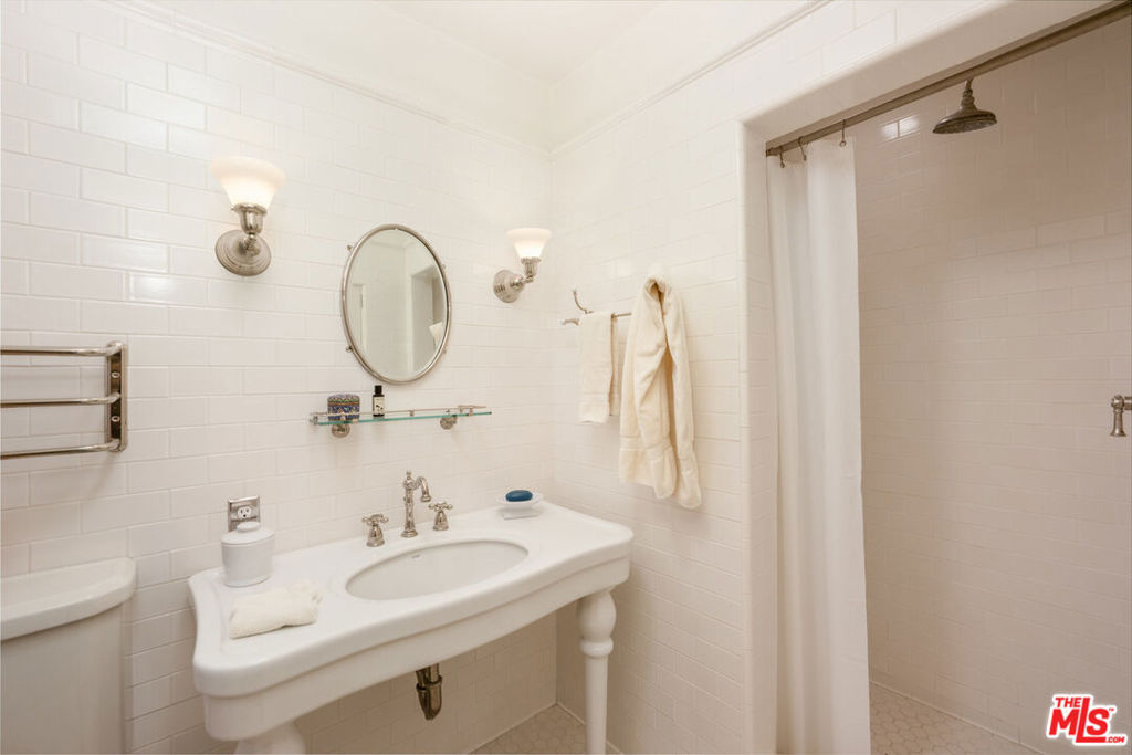 MLS #25596063 image #24