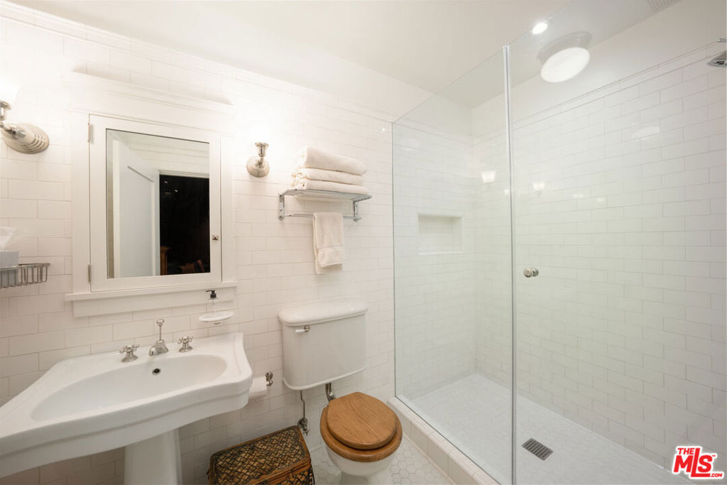 MLS #25596063 image #32