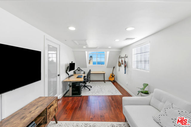 MLS #25596357 image #14